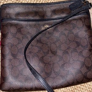 Signature Coach Crossbody bag